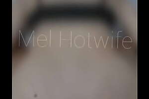 Mel Hotwife de quatro