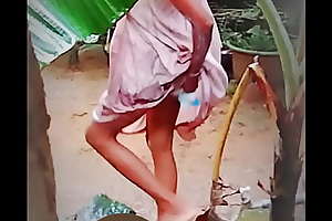 Sri lankan girl bath 